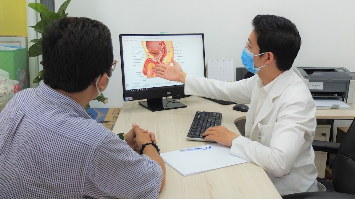 Thăm khám trực tiếp với bác sĩ chuyên khoa phòng khám Bách Lạc